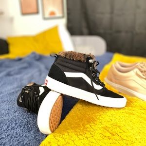 Womens vans fur lined mid